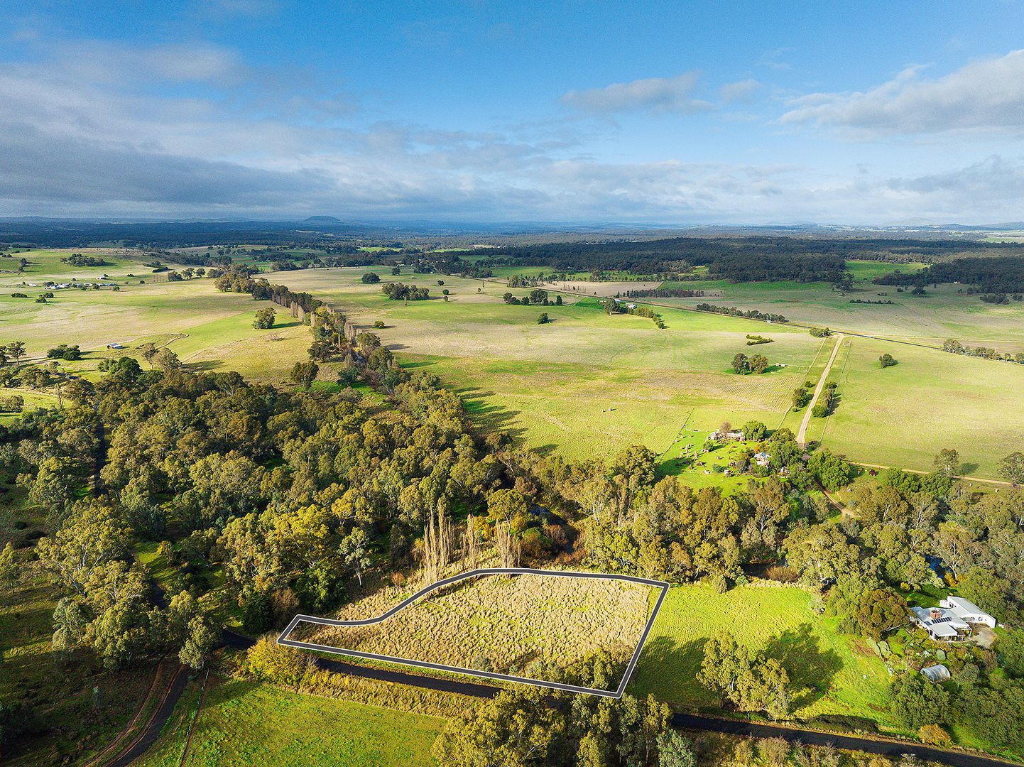 49 Cemetery Road, Newstead VIC 3462, Image 2