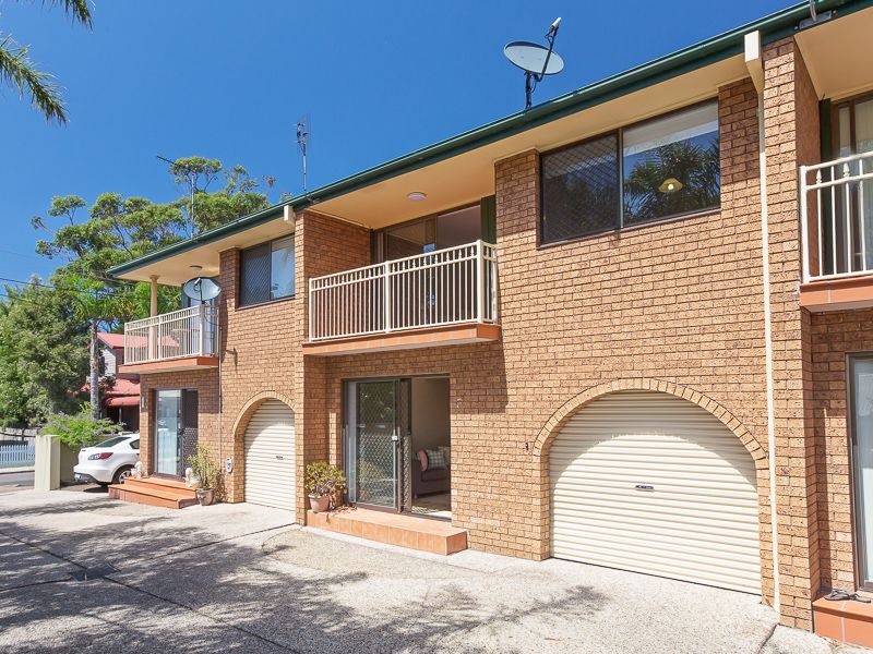 3 bedrooms Townhouse in 2/4-6 Winsor Street MEREWETHER NSW, 2291