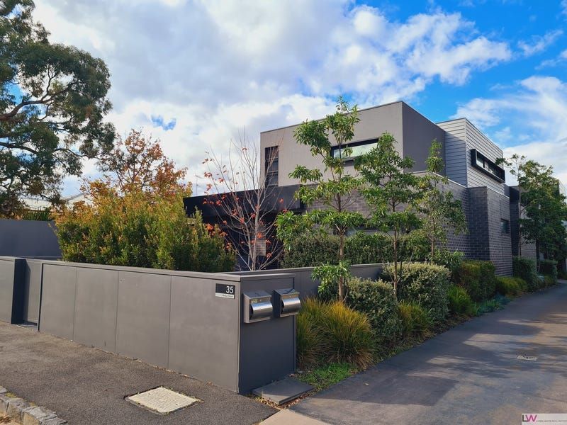 3 bedrooms Townhouse in 1/35 Belfast St NEWTOWN VIC, 3220
