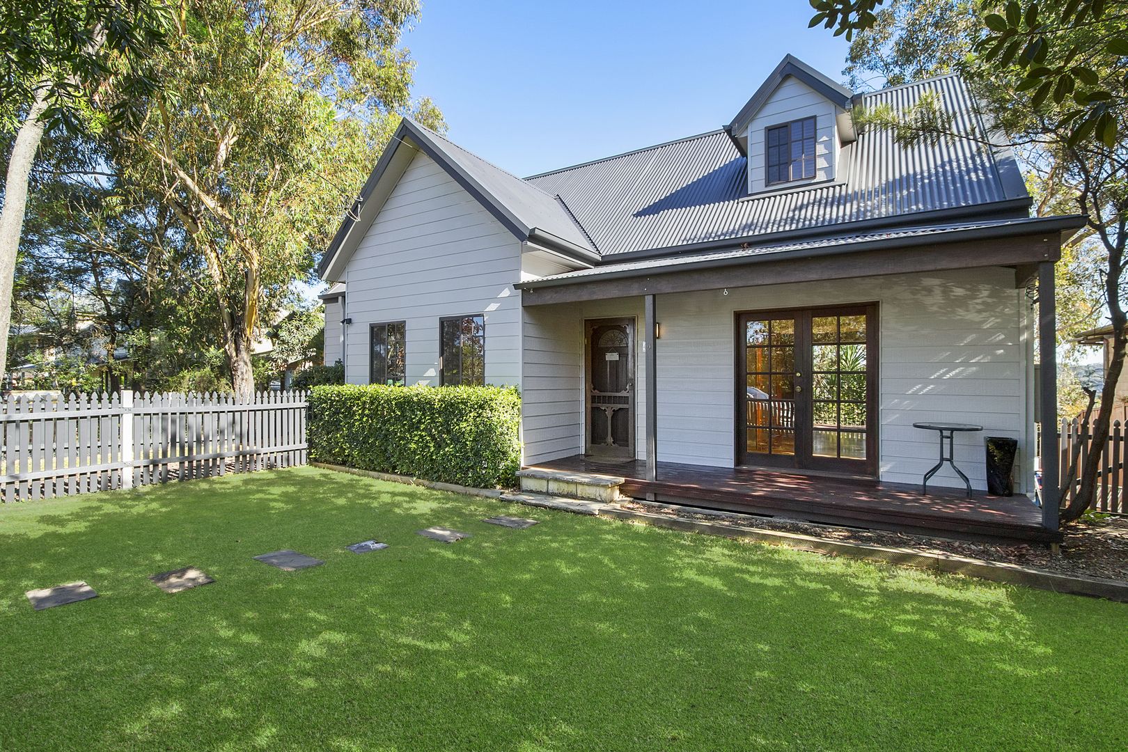 4 Lieutenant Bowen Road, Bowen Mountain Property History & Address