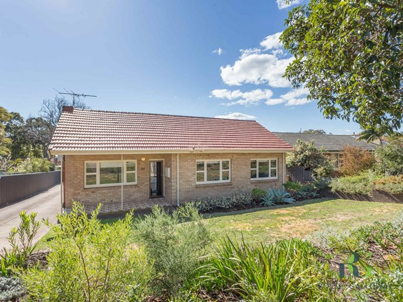 34 Woodley Crescent, Melville WA 6156