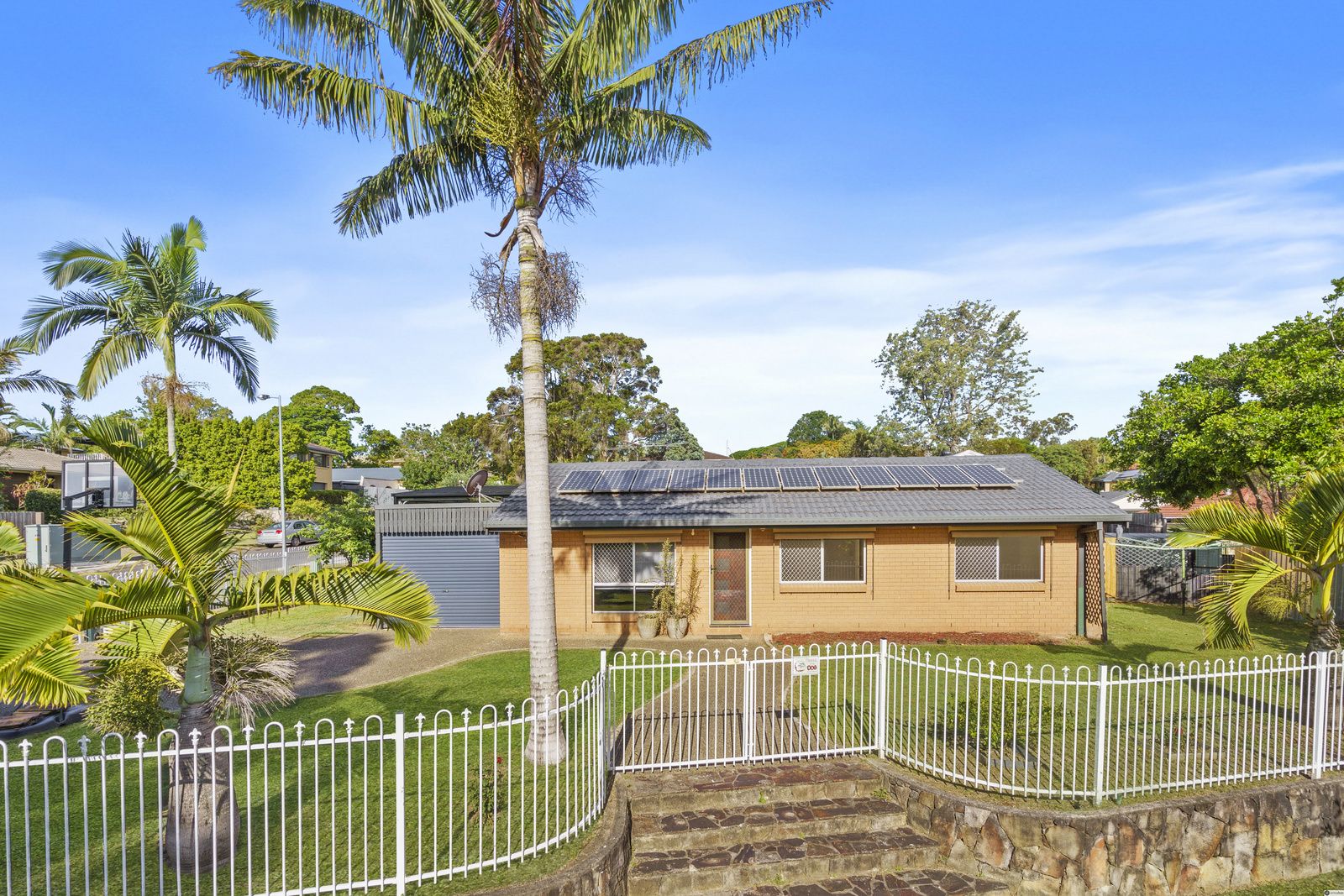 3 bedrooms House in 1 Gurnai Street BELMONT QLD, 4153
