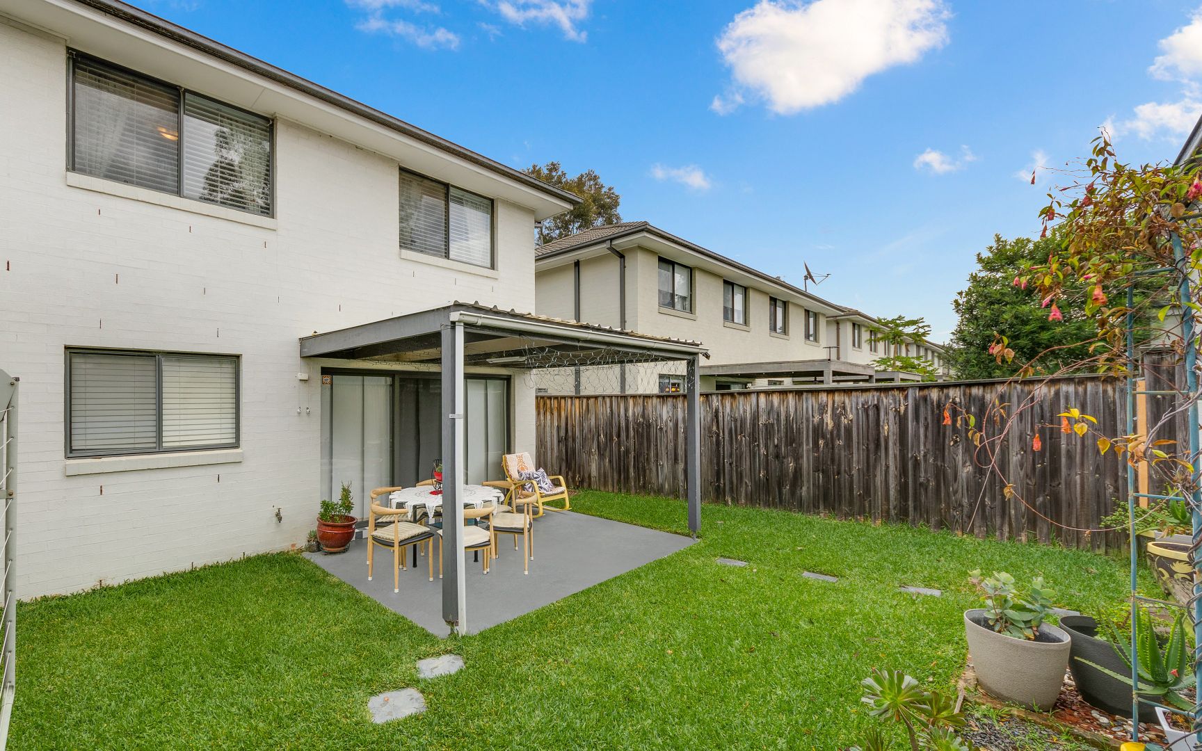 9 Hadlow Avenue, Glenfield NSW 2167, Image 2