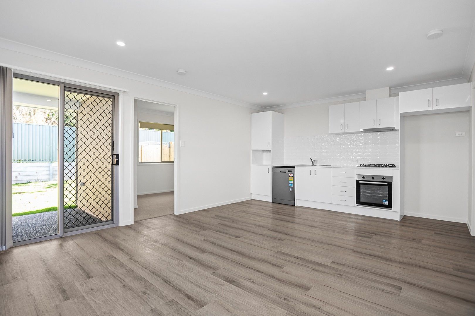 2 bedrooms Apartment / Unit / Flat in 2/21 Kestrel Road PARK RIDGE QLD, 4125