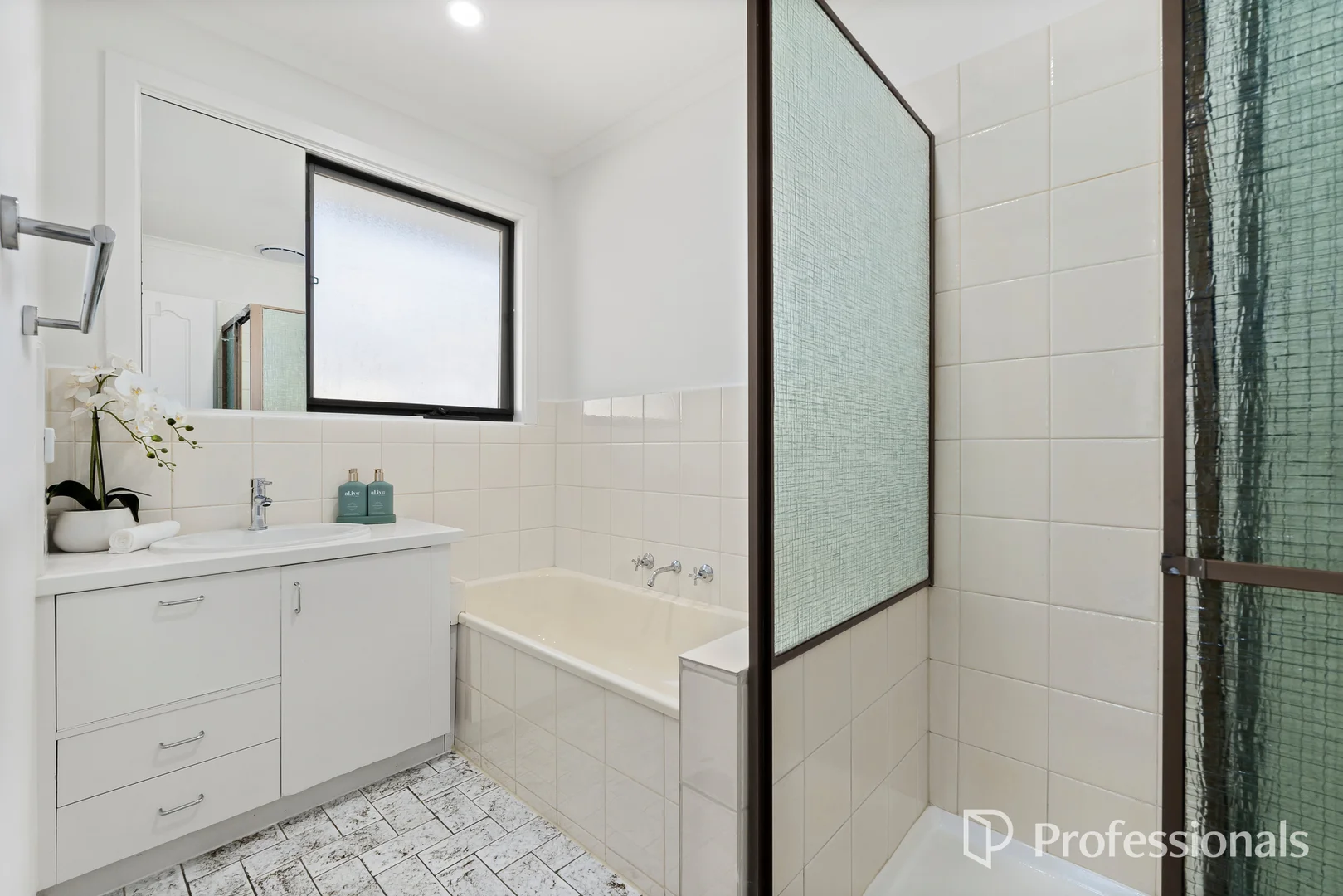 12 Matilda Avenue, Wantirna South VIC 3152 | Domain