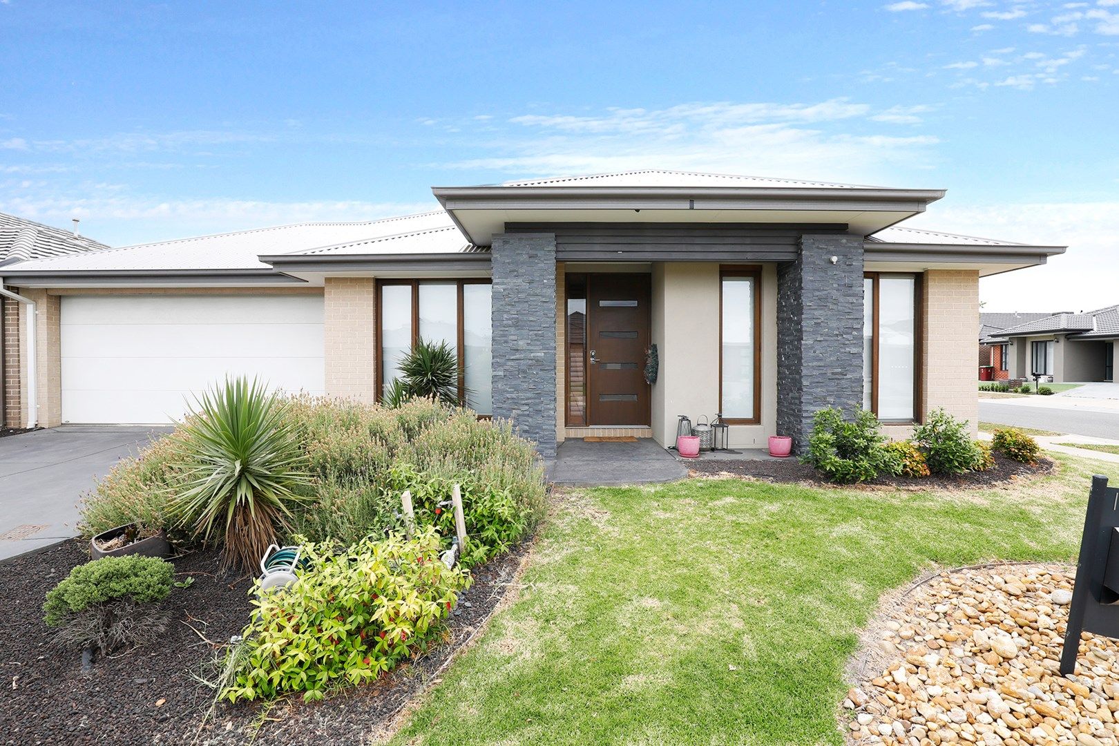 4 bedrooms House in 15 Bellario Circuit CLYDE NORTH VIC, 3978
