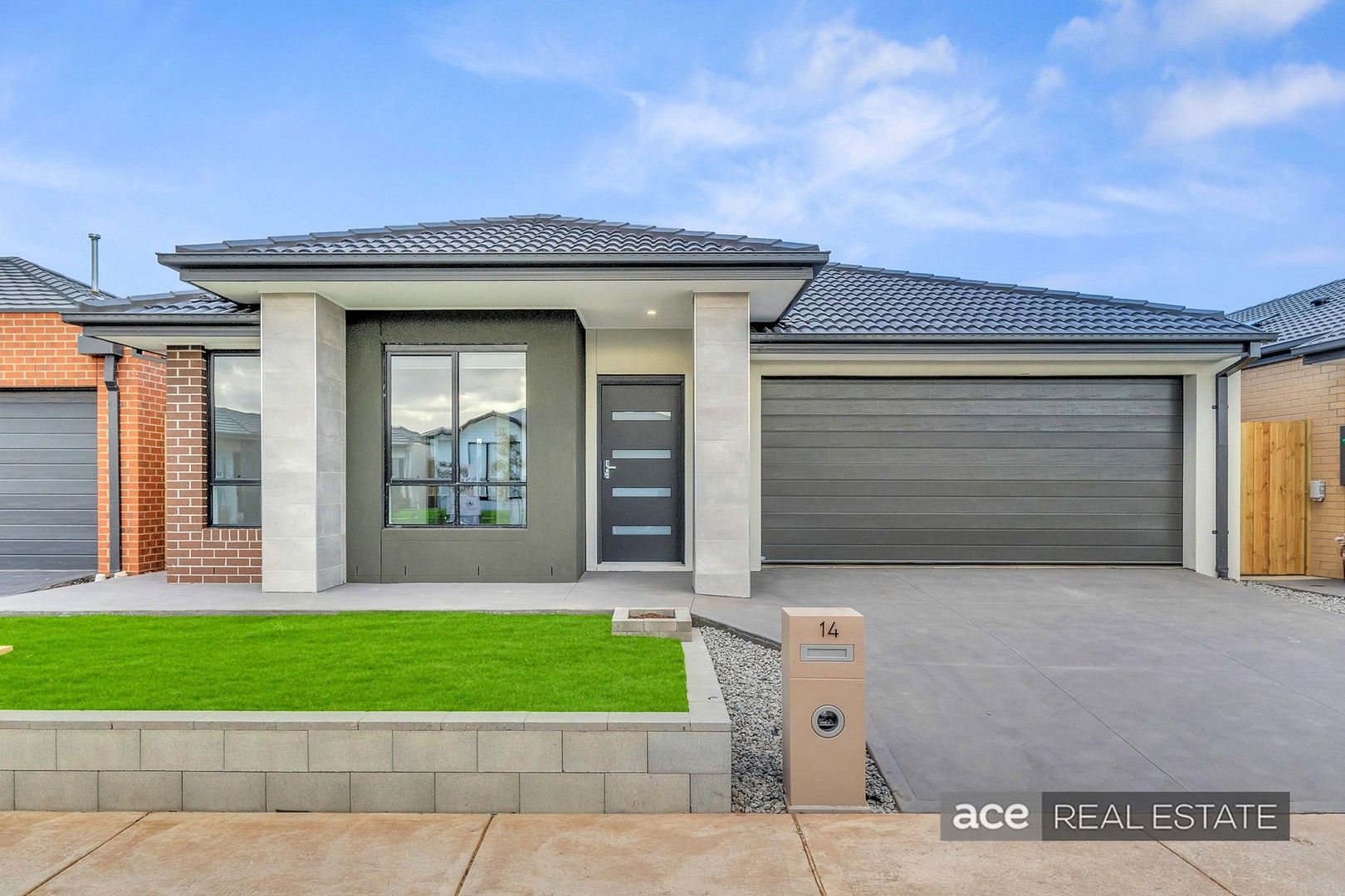 4 bedrooms House in 14 Smethurst Street TARNEIT VIC, 3029