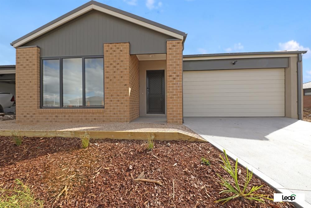 4 bedrooms House in 96 Newbridge Boulevard WALLAN VIC, 3756