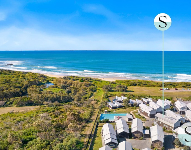 21 Beachside Drive, Caves Beach NSW 2281