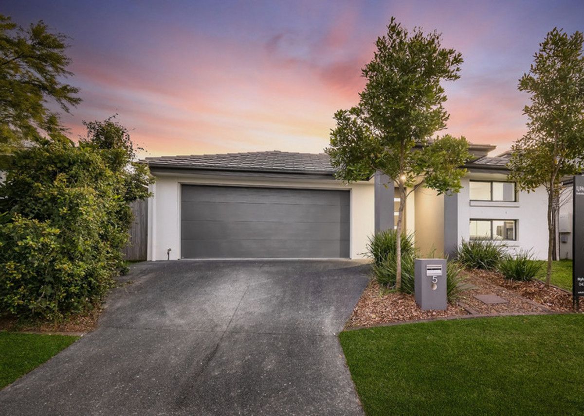 4 bedrooms House in 5 Seabank Court COOMERA QLD, 4209