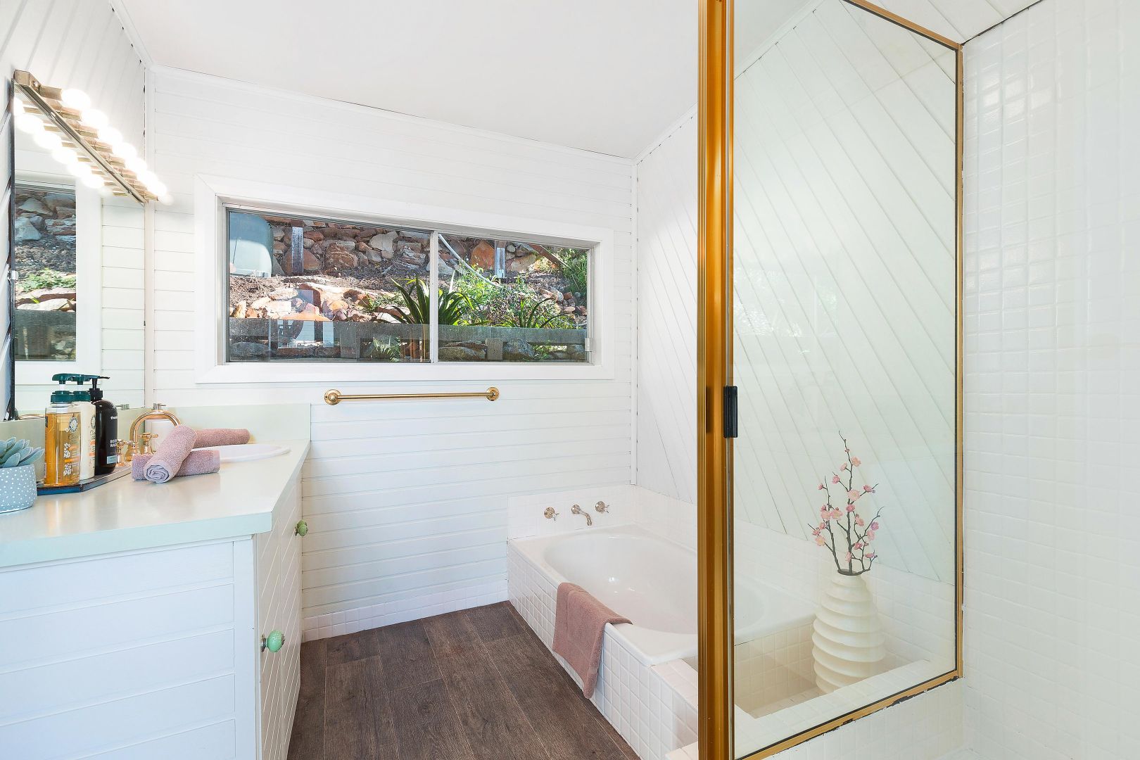 Scotland Island NSW 2105 3 beds house for Rent, 2500 pw Furnished