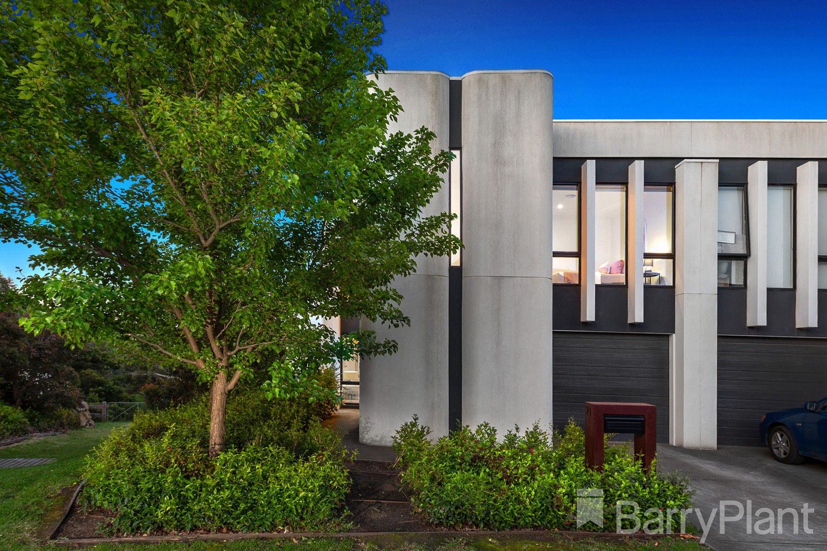3 bedrooms House in 21 Edinburgh Circuit BUNDOORA VIC, 3083