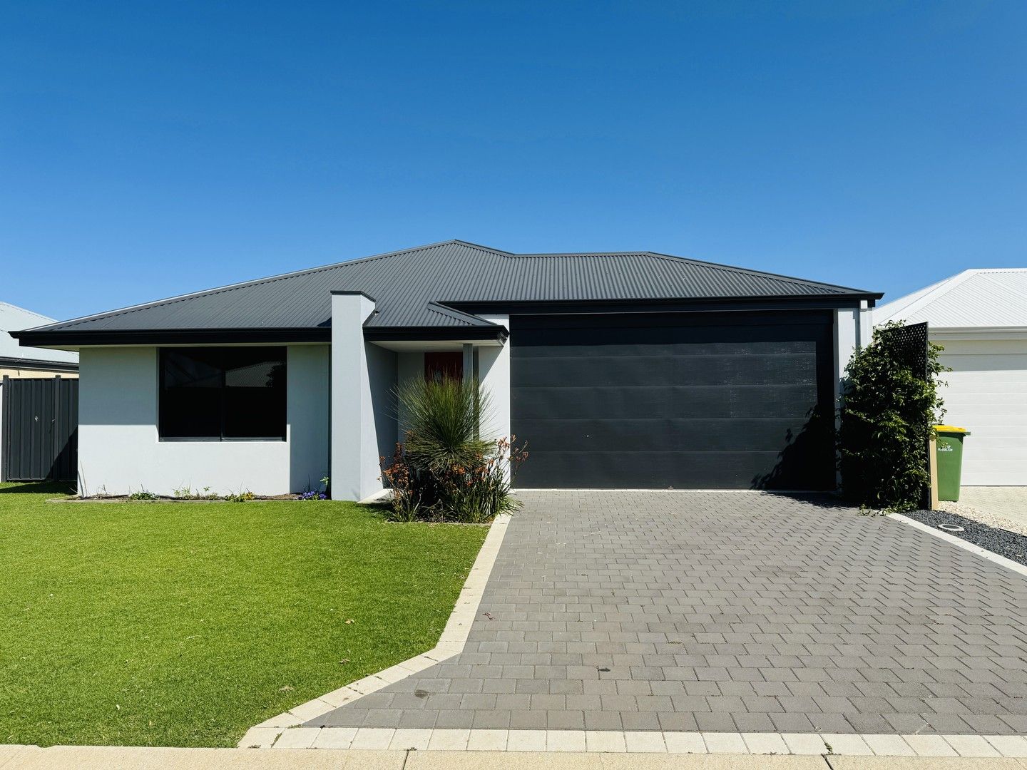 4 bedrooms House in 14 Antibes Way YALYALUP WA, 6280