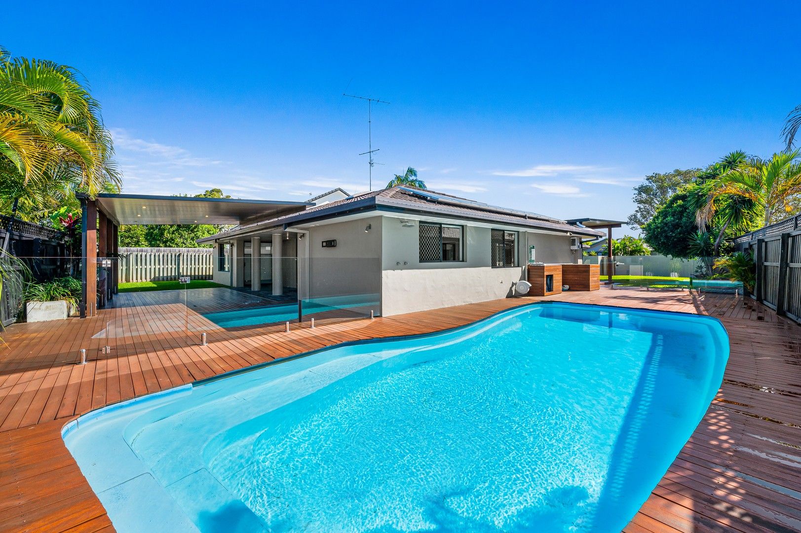 4 bedrooms House in 12 Wild Duck Drive MERMAID WATERS QLD, 4218