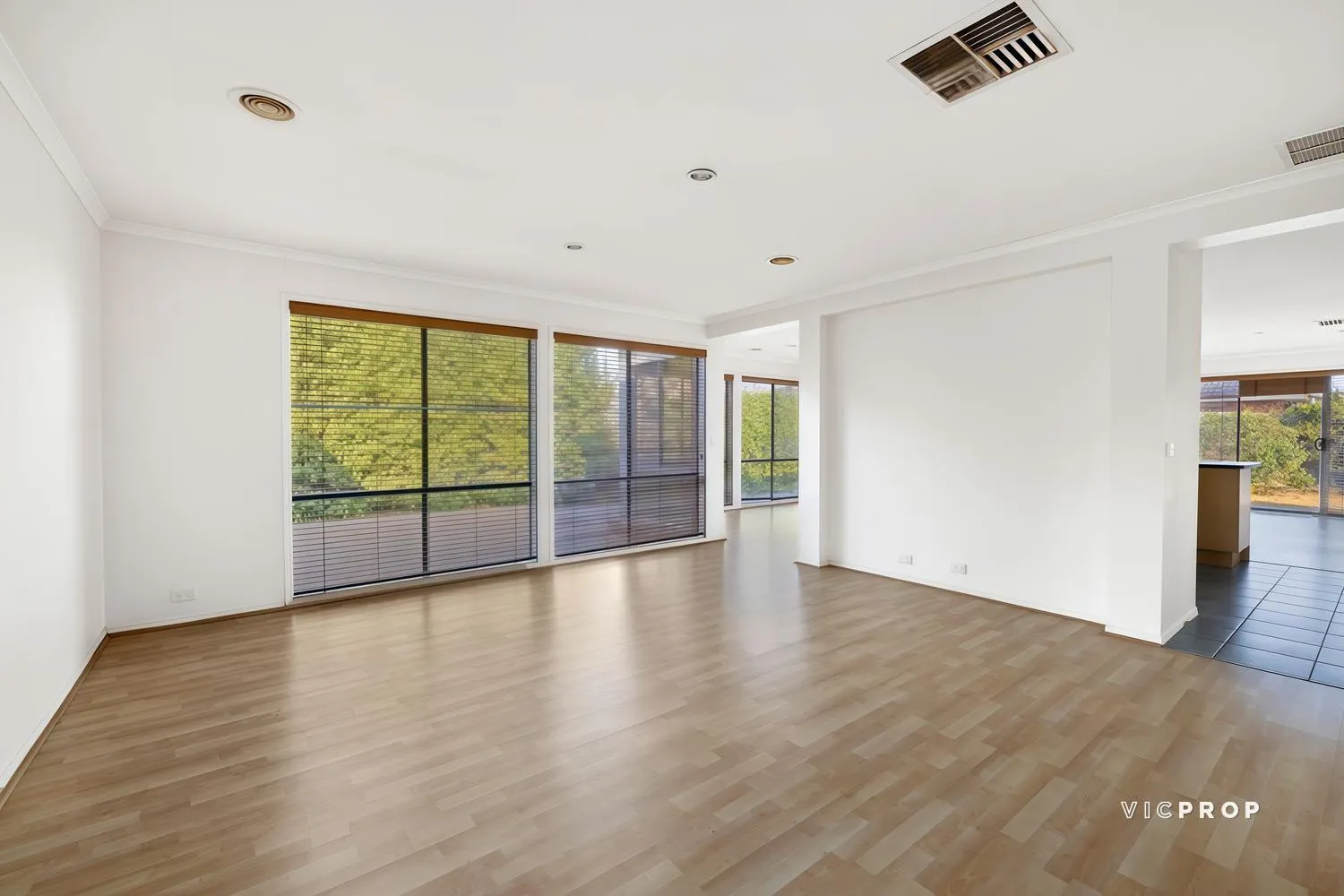 UNDER APPLICATION - CONVENIENCE FAMILY HOME NEAR POINT COOK TOWN CENTRE! - Widok 2