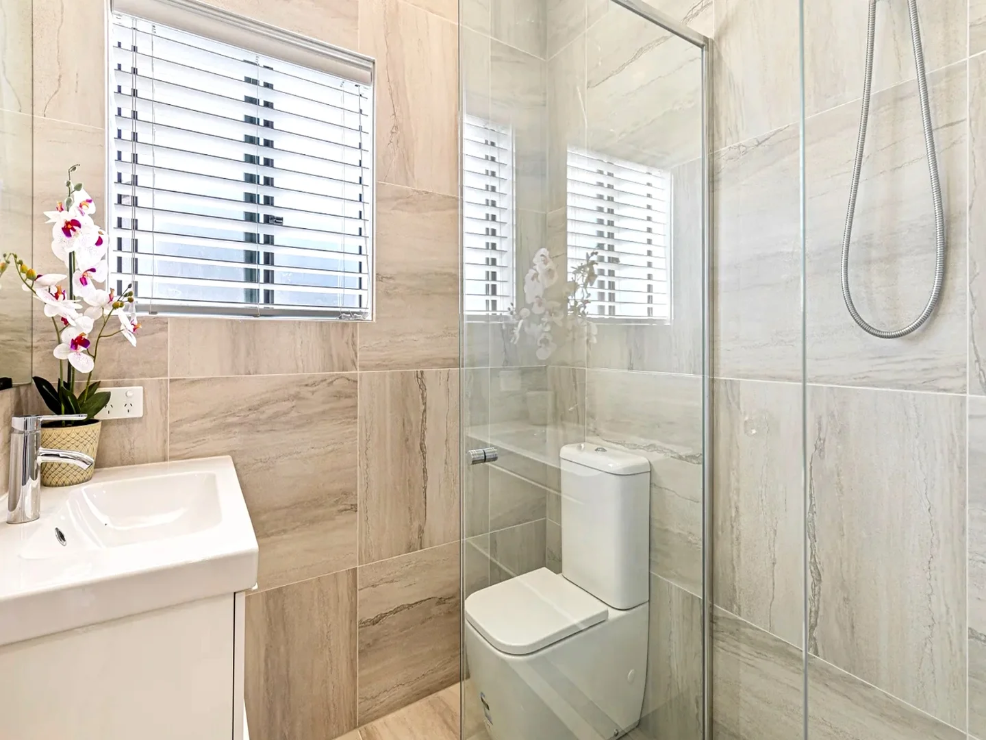 Additional image 6 of 33 Inveray Avenue, Benowa QLD 4217