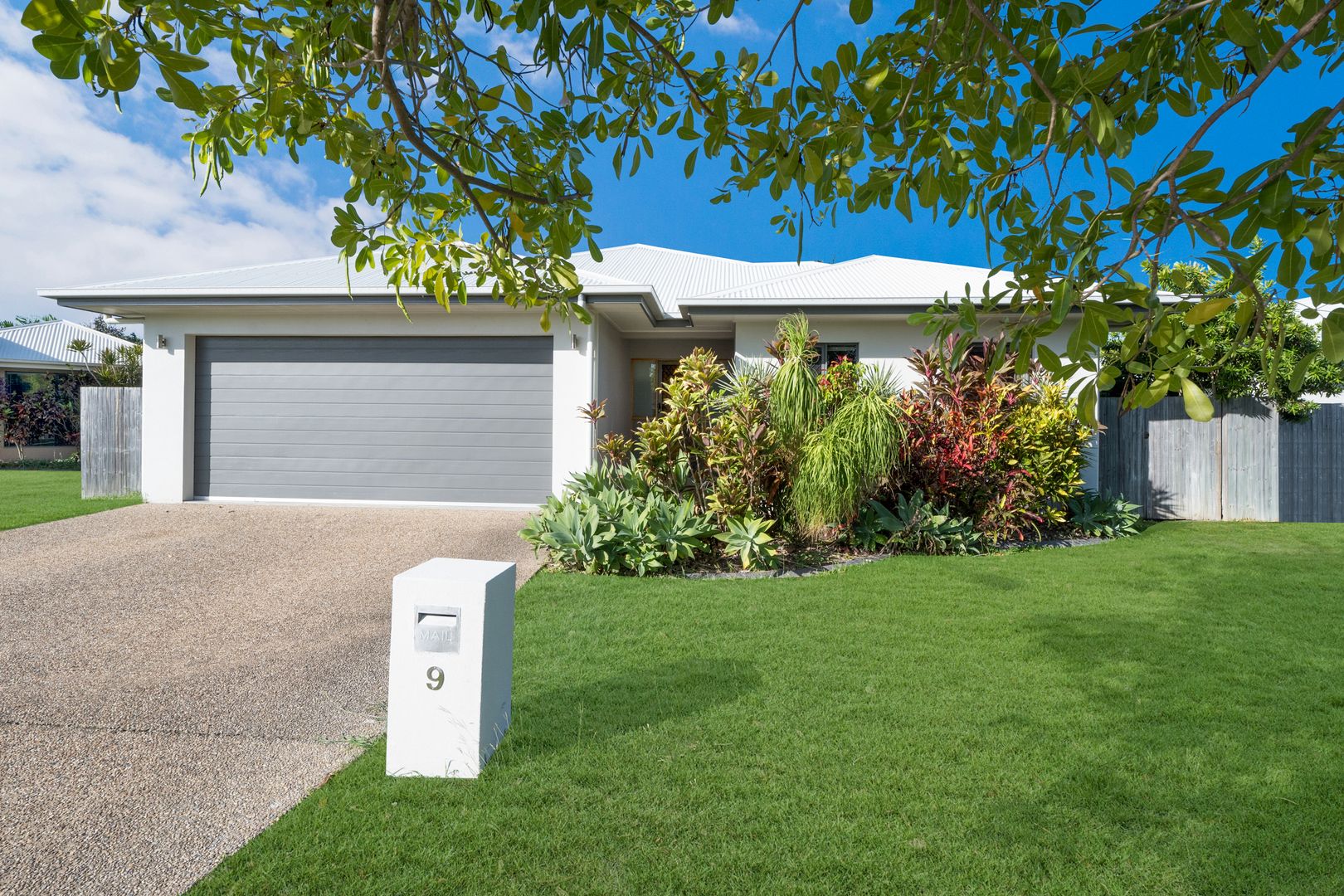 9 Lakefield Drive, Idalia Property History & Address Research Domain