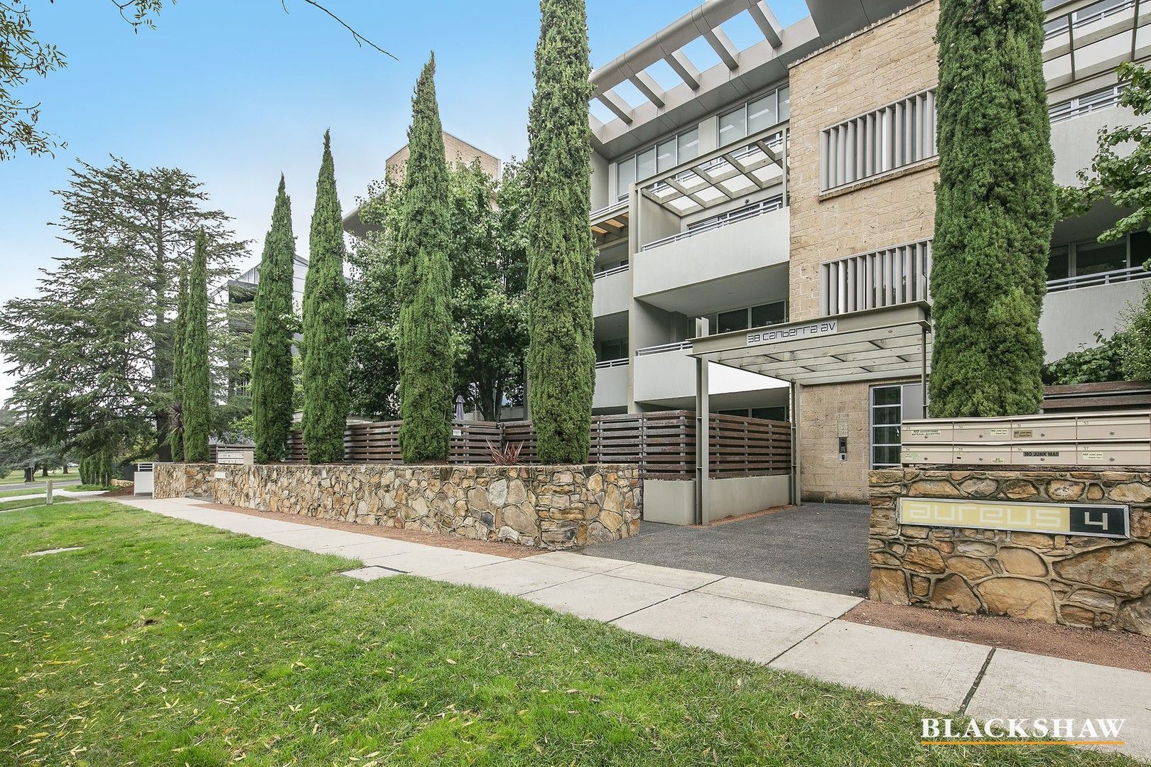 2 bedrooms Apartment / Unit / Flat in 33/38 Canberra Avenue FORREST ACT, 2603