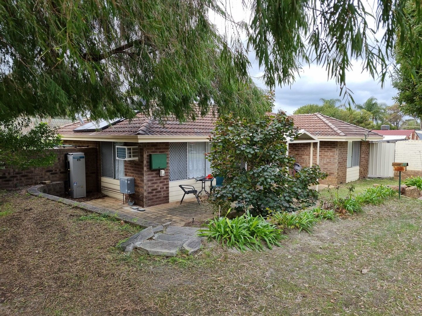 3 bedrooms House in 2 McLeish Place THORNLIE WA, 6108