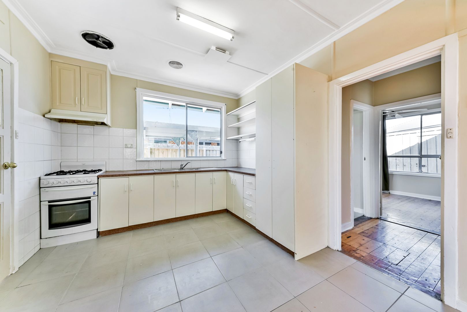 1/6 Kookaburra Court, Norlane VIC 3214, Image 2