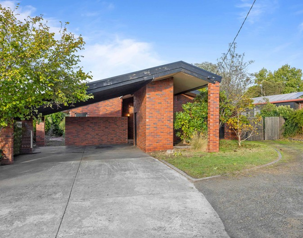 19 Regency Drive, Mount Clear VIC 3350