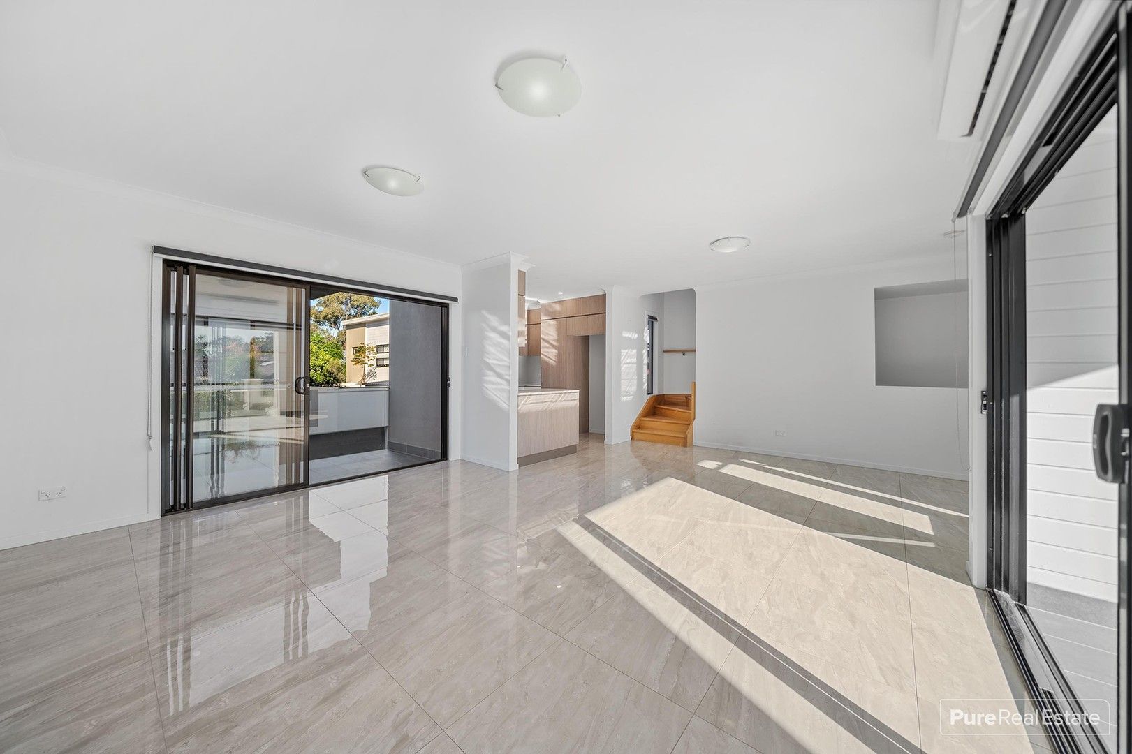 3 bedrooms Townhouse in 9/36 Preston Road CARINA QLD, 4152