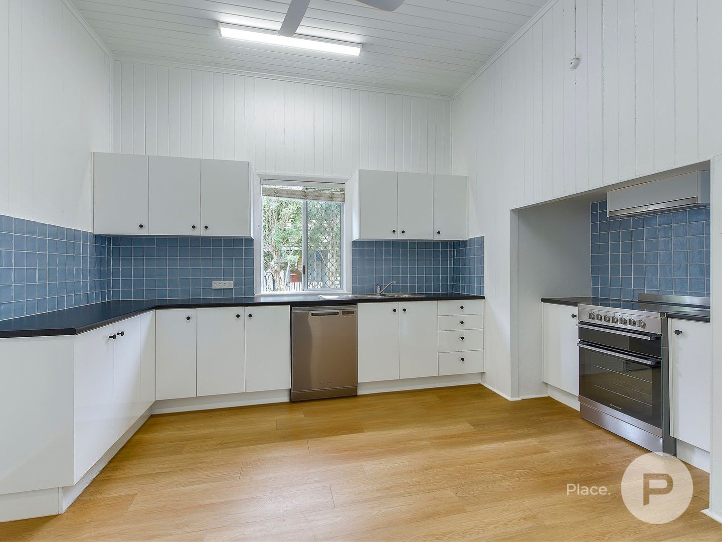 5 bedrooms House in 18 Jason Street RED HILL QLD, 4059