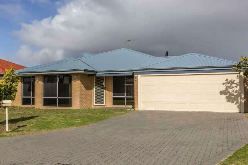 4 bedrooms House in 118 San Sebastian Bvd PORT KENNEDY WA, 6172