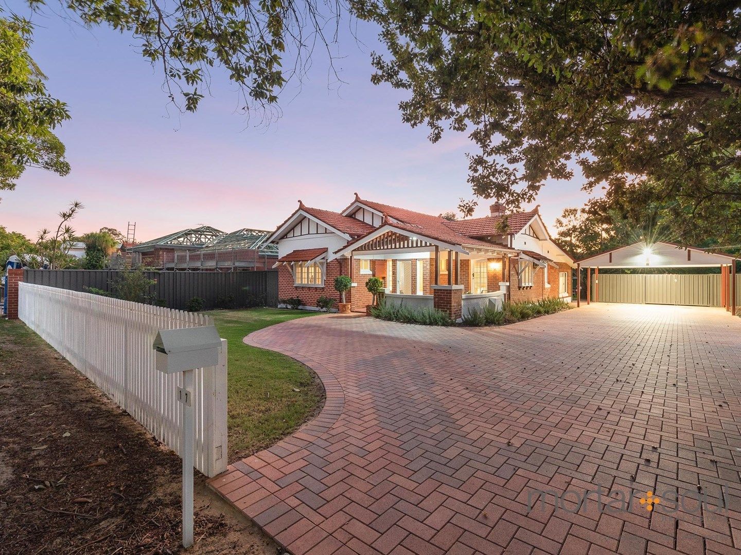 4 bedrooms House in 17 Taylor Rd NEDLANDS WA, 6009