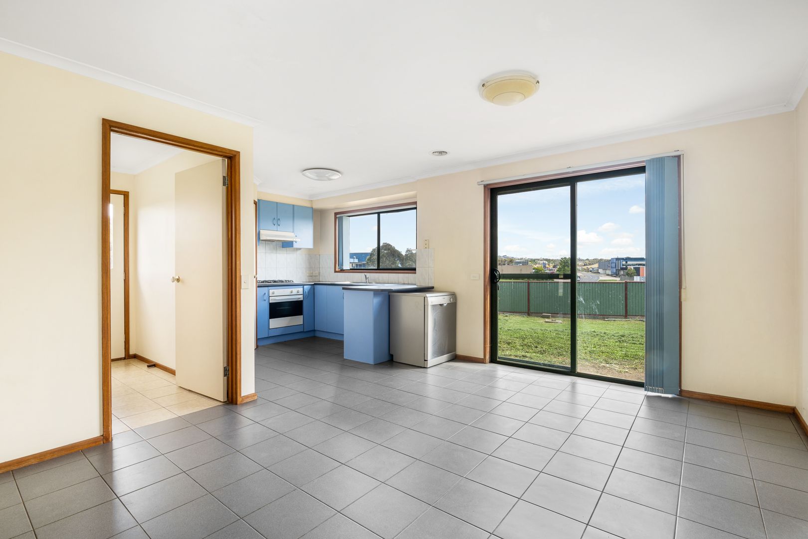 86 Meadowvale Dr, Grovedale VIC 3216 House For Rent 550 Domain