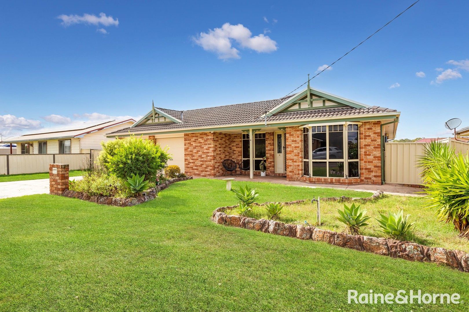 3 bedrooms House in 4 Hall Street HEDDON GRETA NSW, 2321