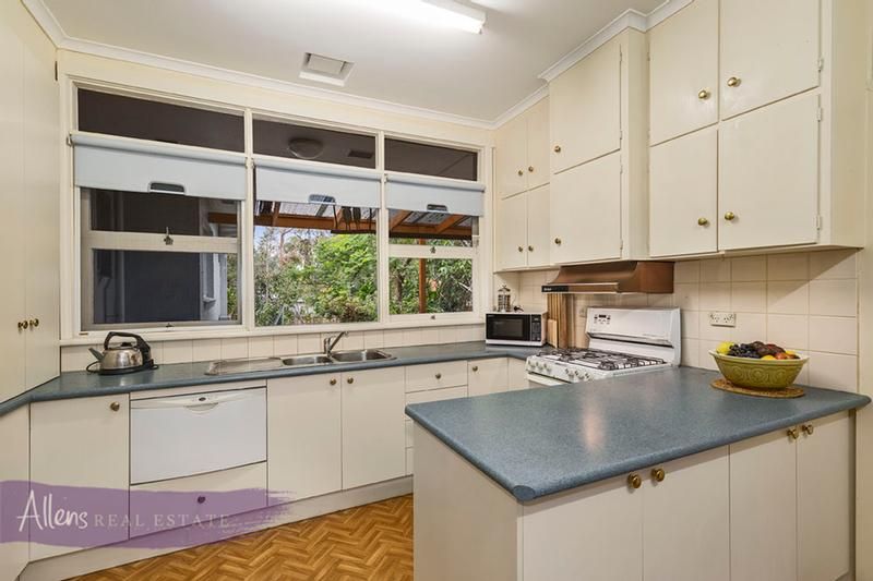 5 Windermere Court, Blackburn VIC 3130, Image 2