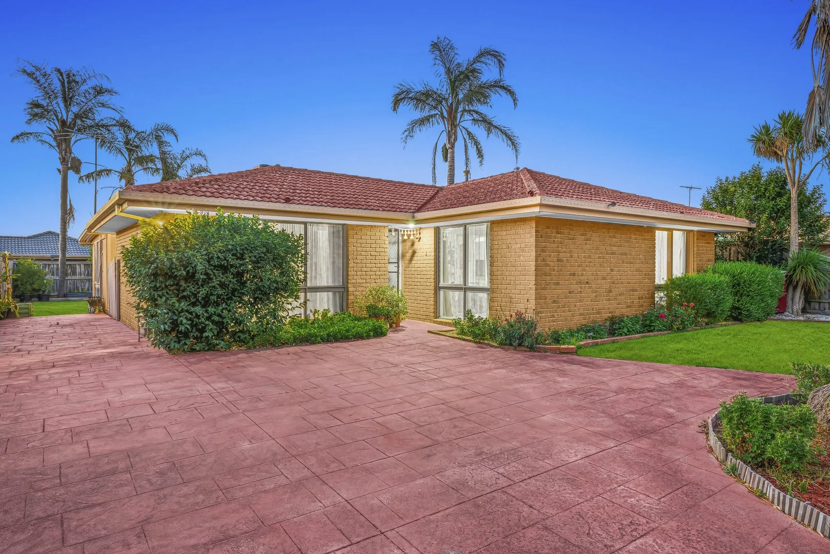 31 Josephine Avenue, Cranbourne North VIC 3977