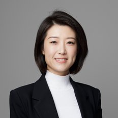 Sylvia Hao, Sales representative