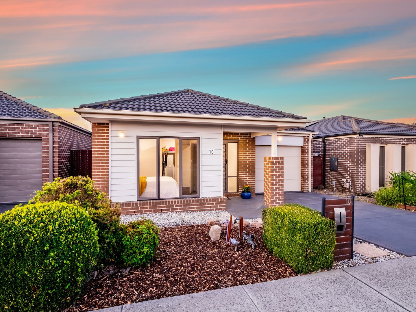 10 Chantenay Parade, Cranbourne North VIC 3977, Image 2