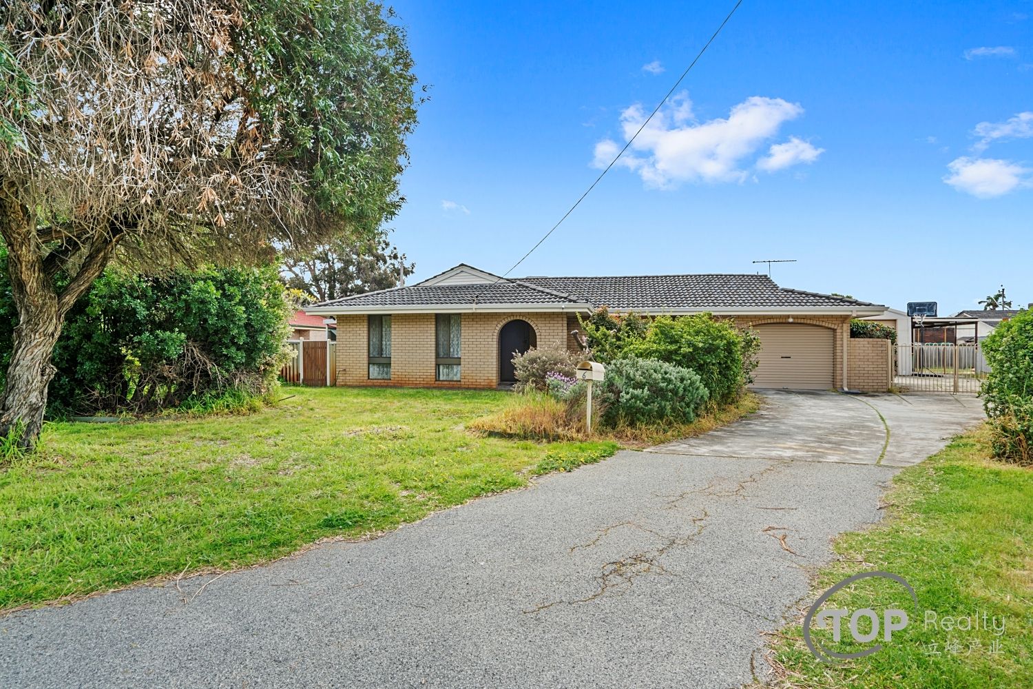 4 bedrooms House in 6 Falcon Court WILLETTON WA, 6155