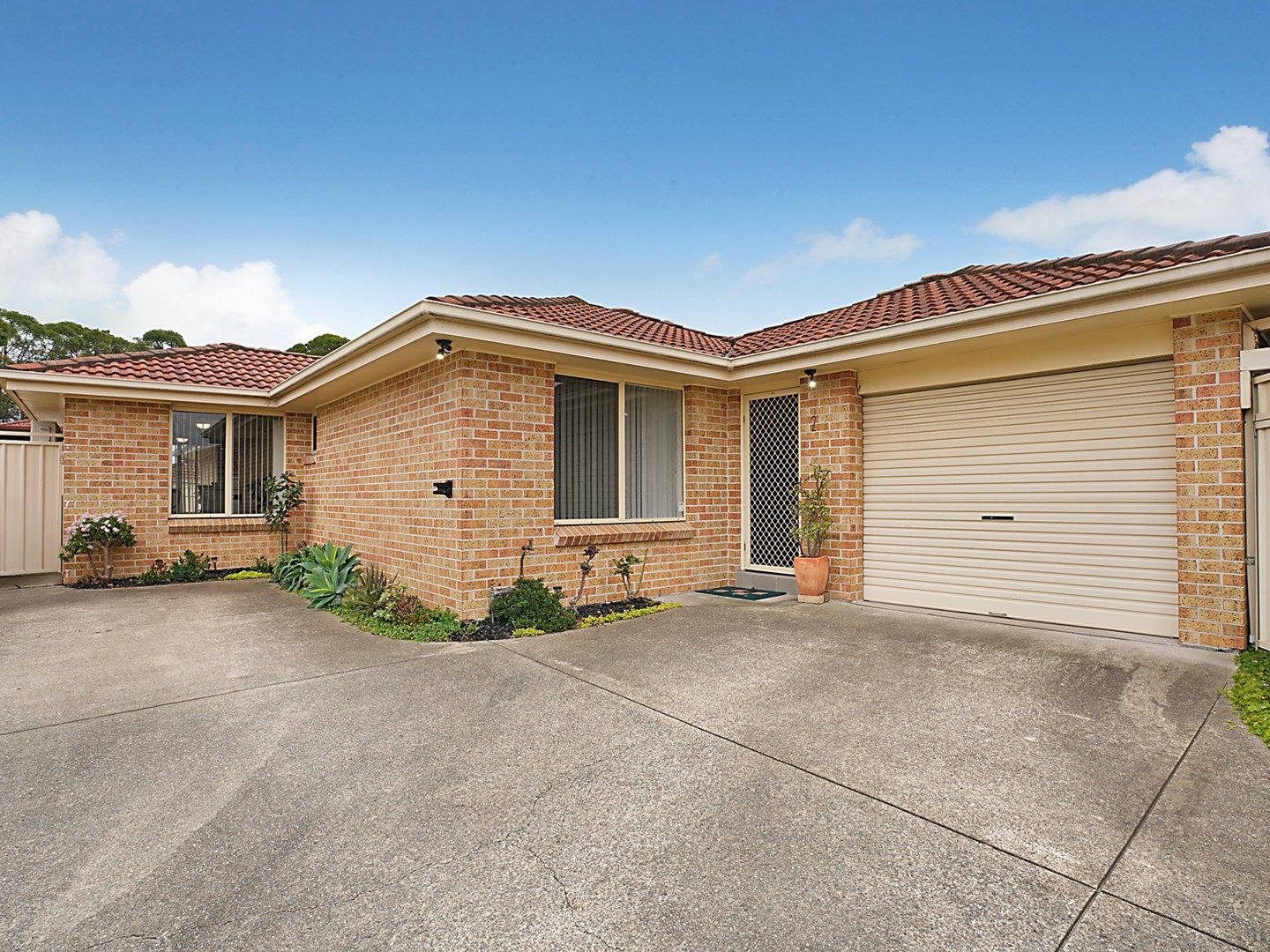 2/28 Country Grove Drive, Cameron Park NSW 2285, Image 0