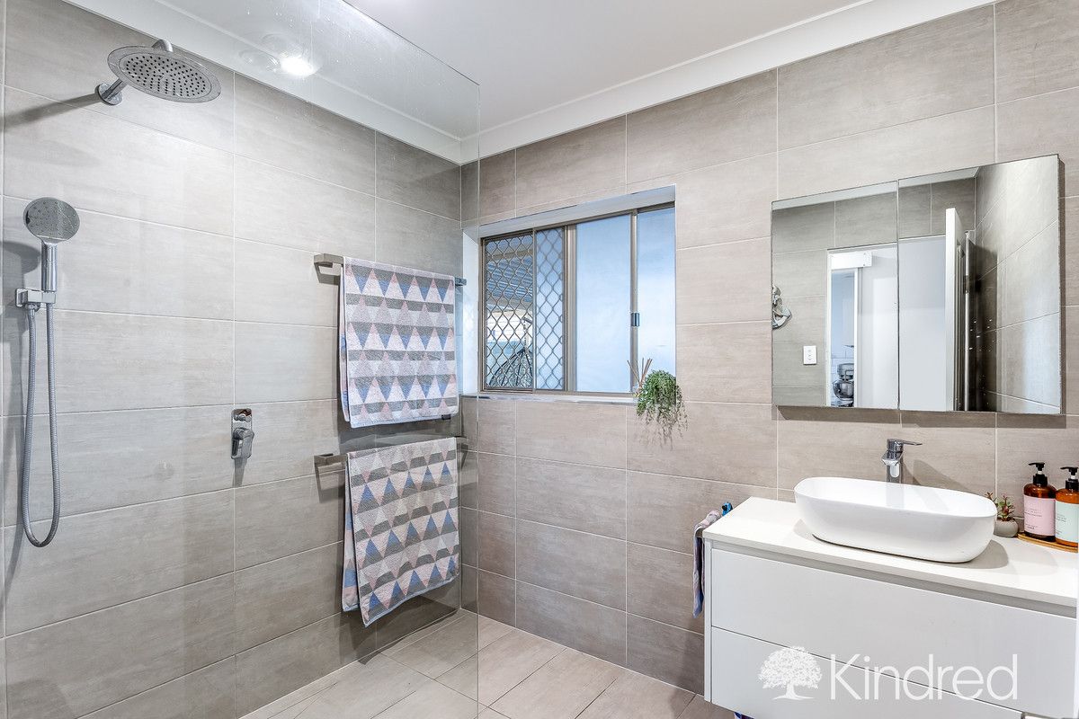 2 Farsley Court, Kippa-Ring QLD 4021, Image 2