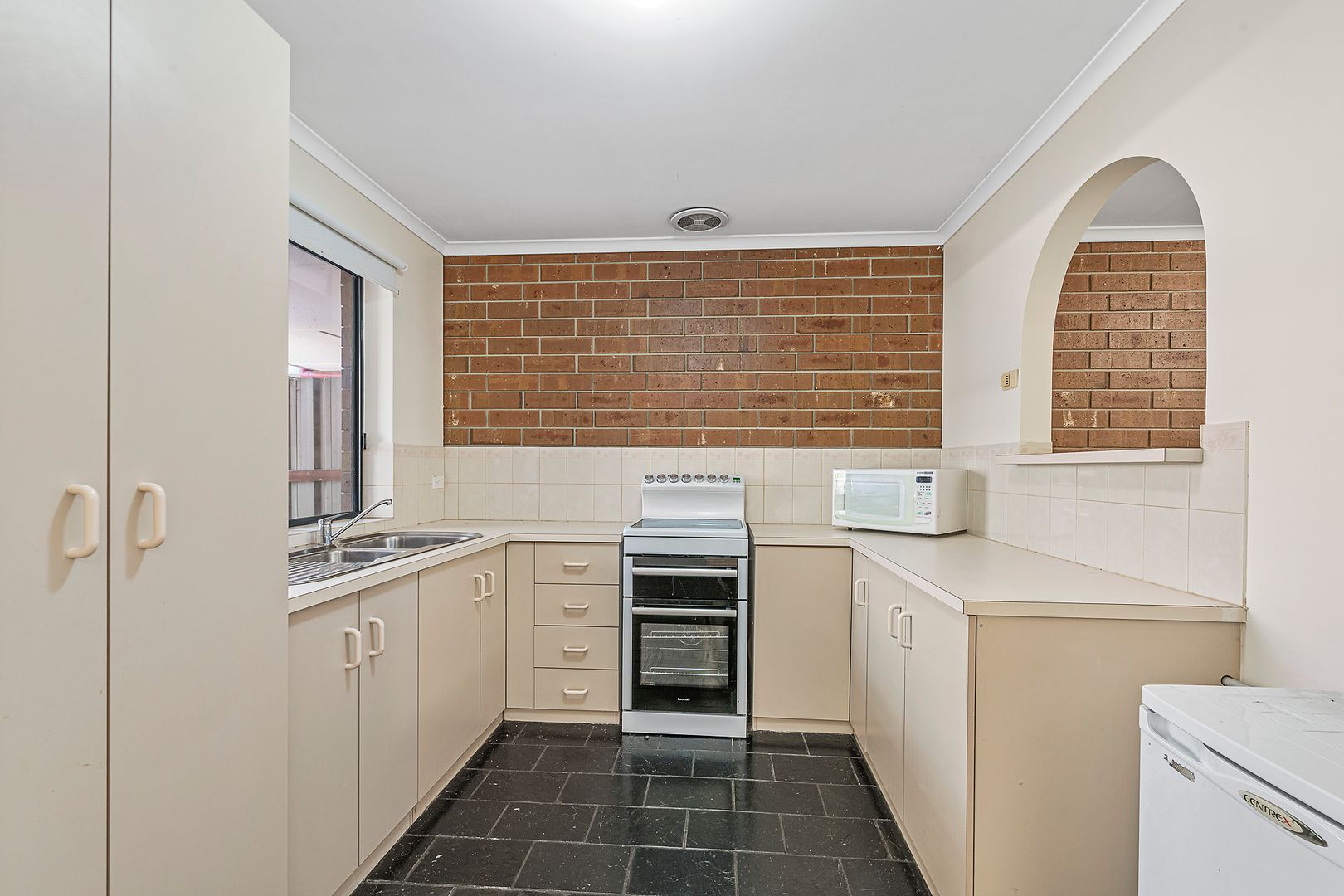 15/48 Sunnymeade Drive, Aberfoyle Park SA 5159, Image 2