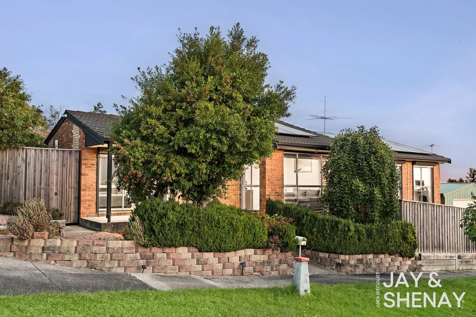 130 Gleneagles Drive, Endeavour Hills VIC 3802