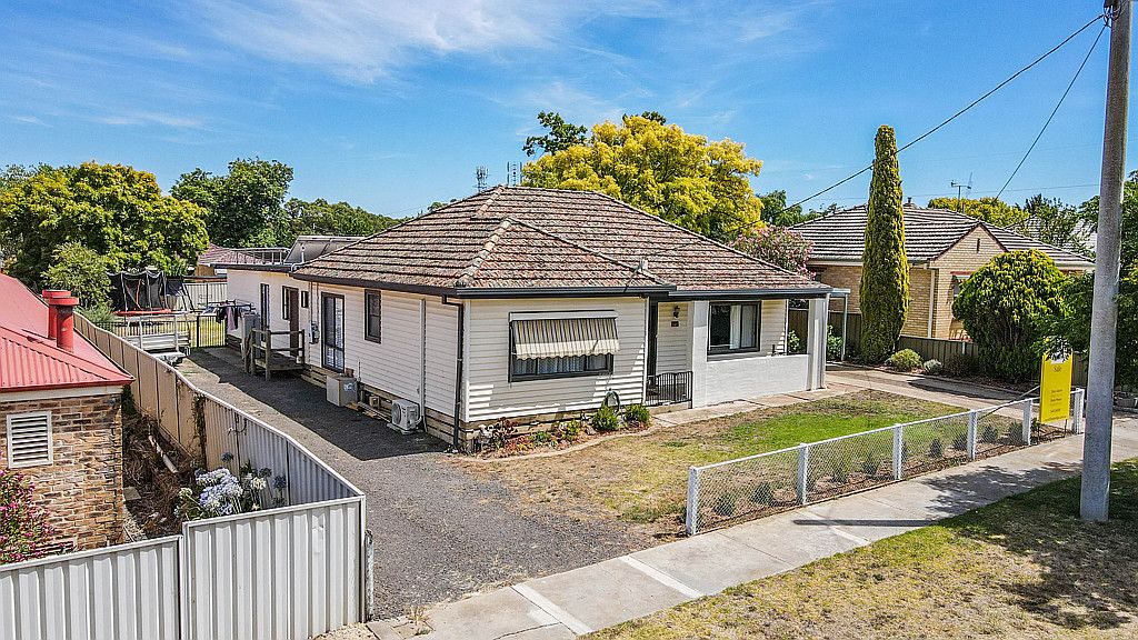 4 bedrooms House in 146 Panton Street GOLDEN SQUARE VIC, 3555