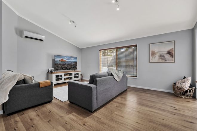 25 Hummingbird Crescent Wishart 4122 - Image 5