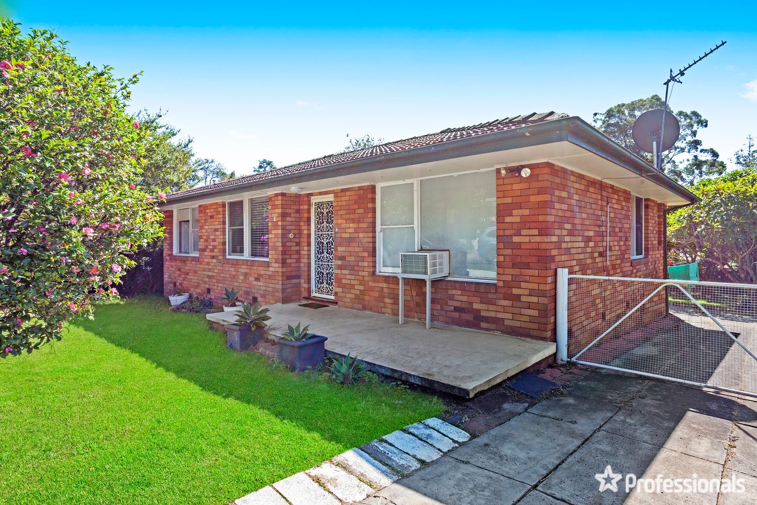 4 Sinclair Street, Gosford NSW 2250, Image 0