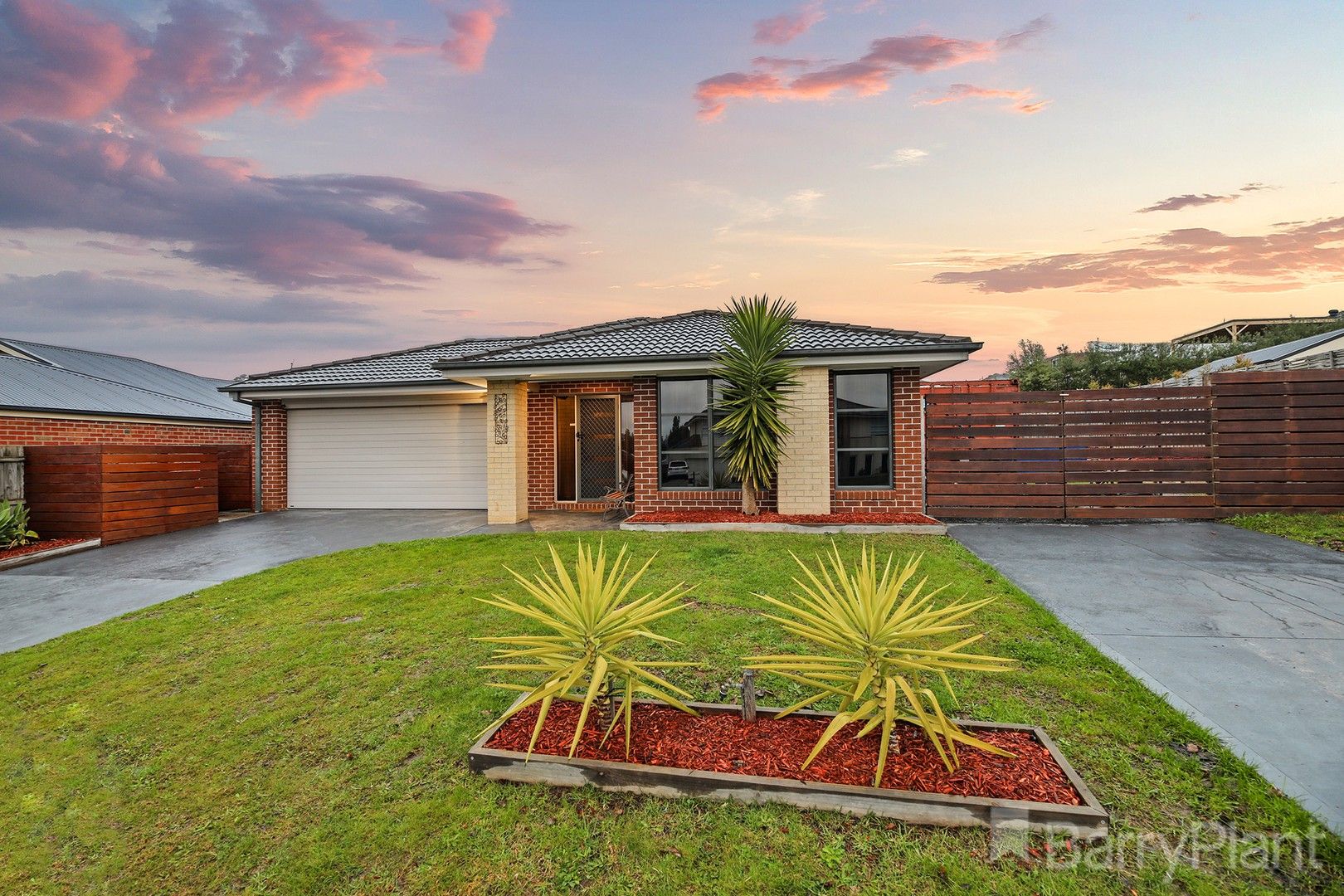 4 bedrooms House in 43 Summerhill Boulevard DROUIN VIC, 3818