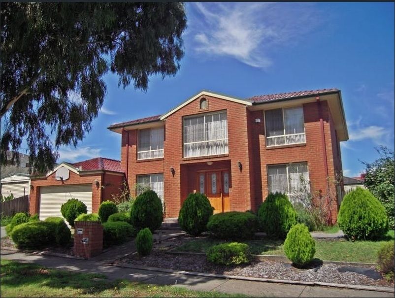 4 bedrooms House in 58 Clauscen Drive ROWVILLE VIC, 3178