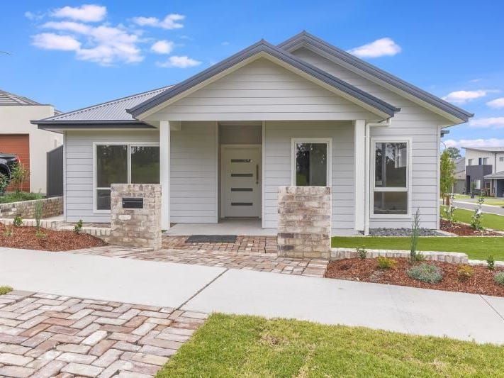 4 bedrooms House in 1 Water Gum Place TAHMOOR NSW, 2573