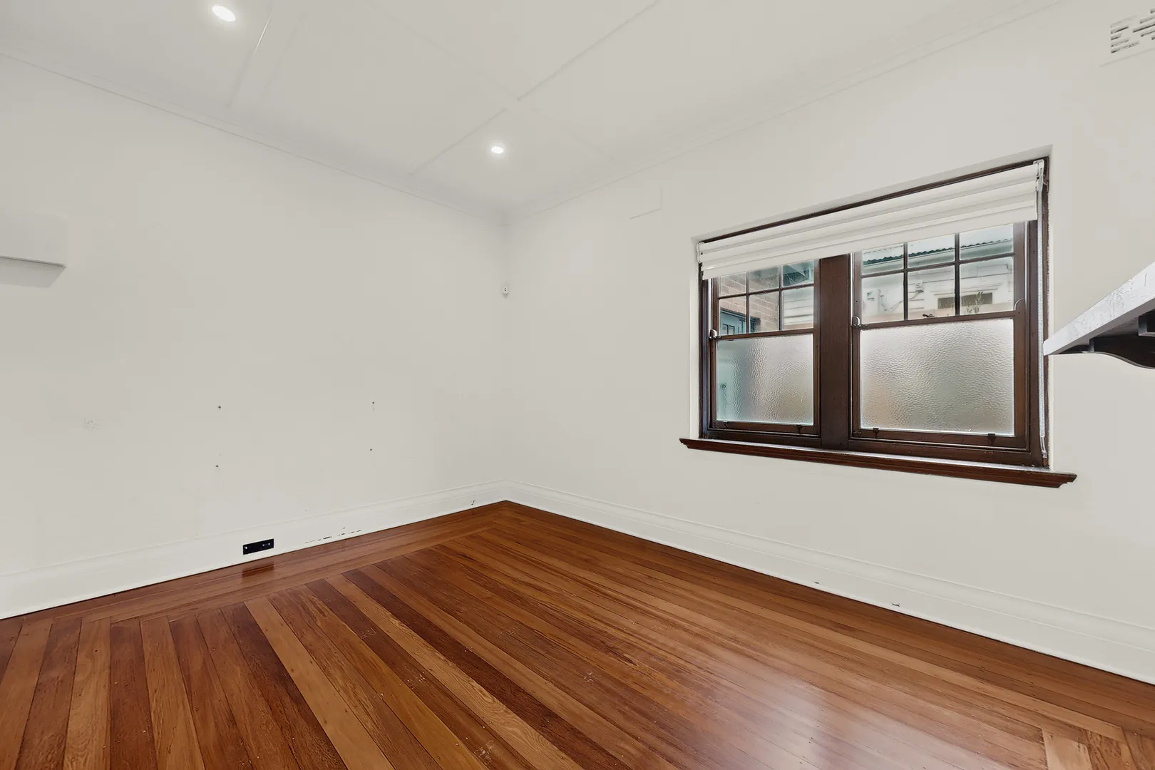 Charming Tudor-Style Apartment with Private Courtyard - View 5