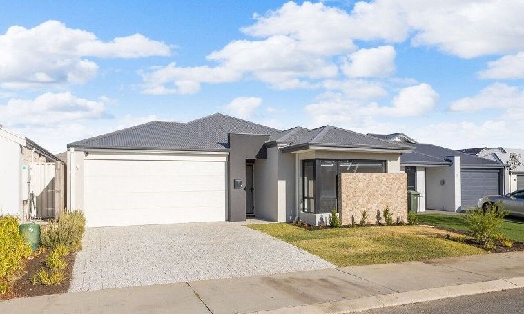 4 bedrooms House in 9 Colony Way ELLENBROOK WA, 6069