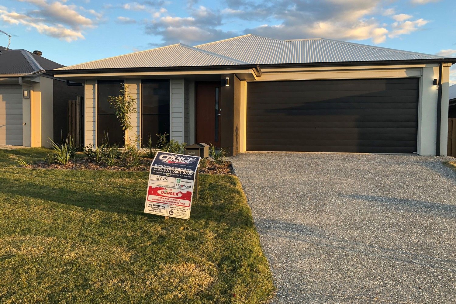 4 bedrooms House in 37 Wicker Road PARK RIDGE QLD, 4125