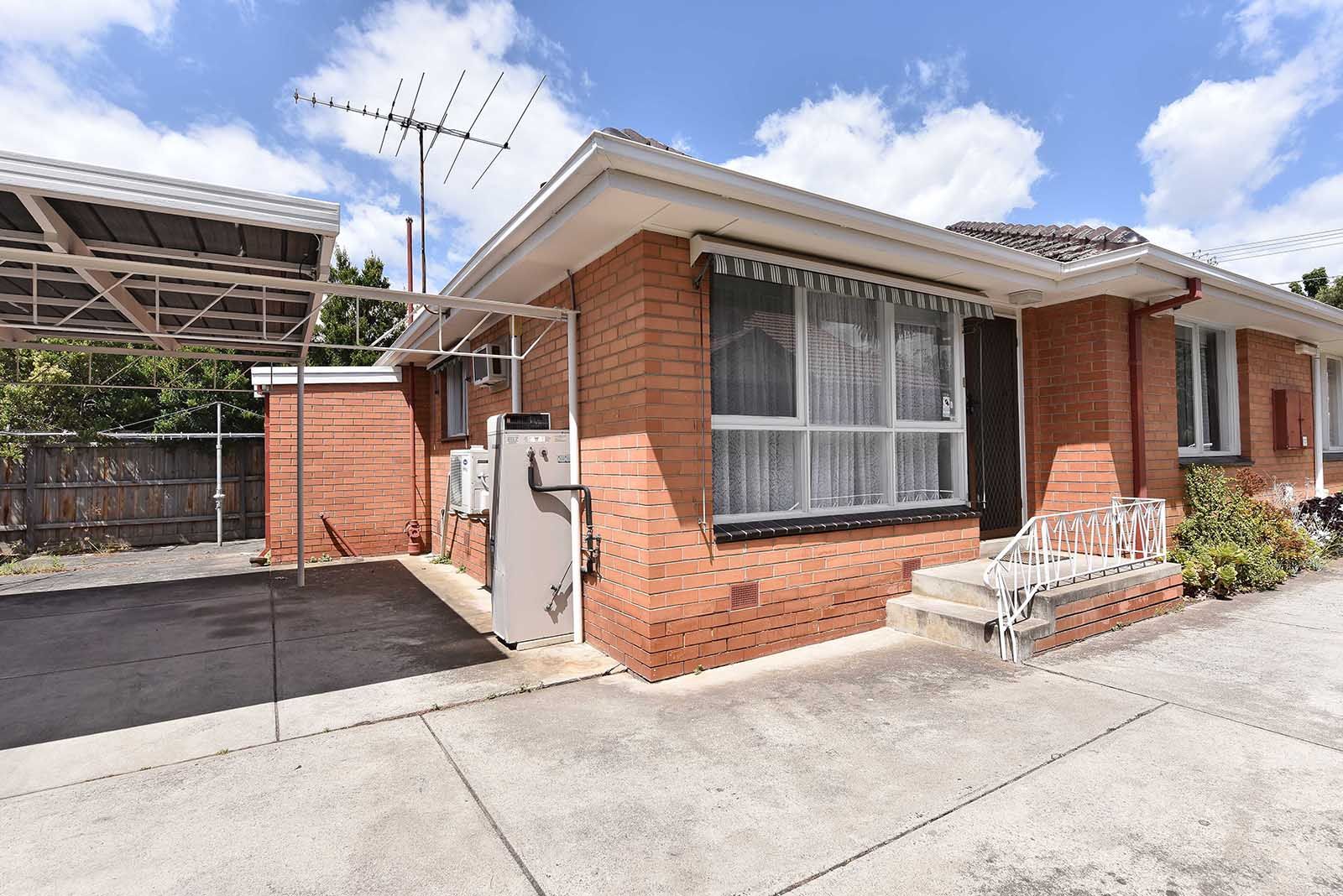 2 bedrooms Apartment / Unit / Flat in 2/11 St Kinnord Street ABERFELDIE VIC, 3040
